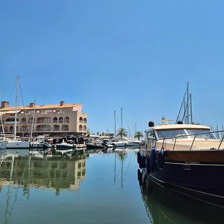 - Port De *